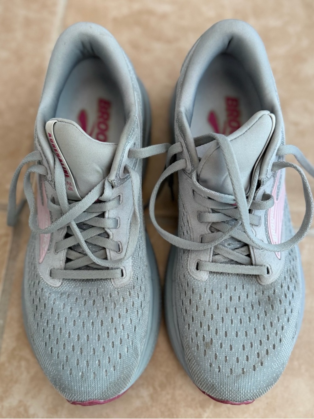 Brooks Women's Adrenaline GTS 24 Running shoes EUC